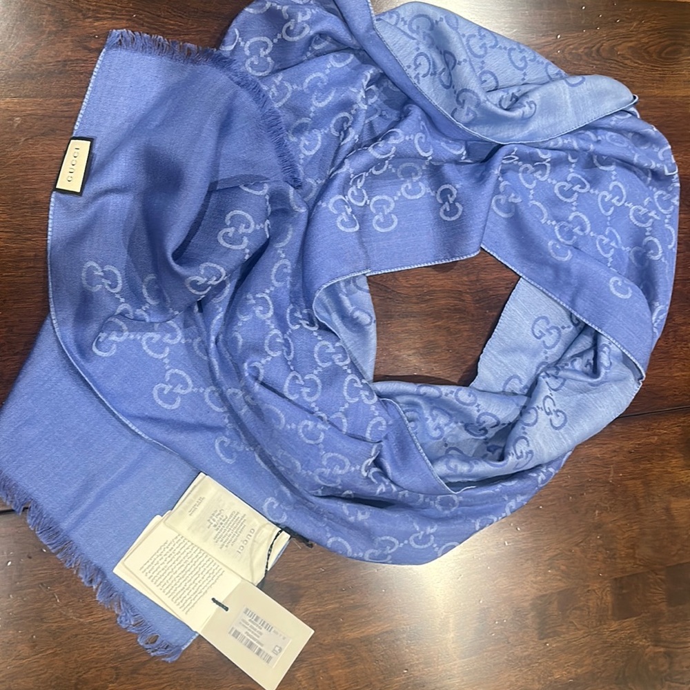 NEW Authentic blue GG Gucci Italian silk and wool scarf